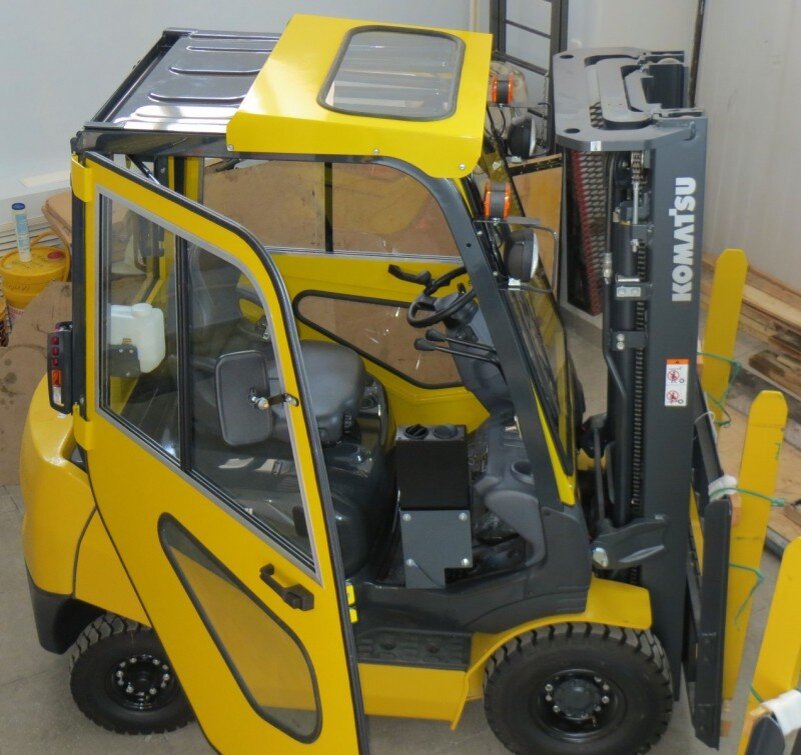 Кабина на погрузчик Komatsu (Комацу) 1,5-3,5т серии AX21/BX17. Правая и левая двери.