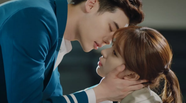 Кадр из дорамы "W: Меж двух миров"