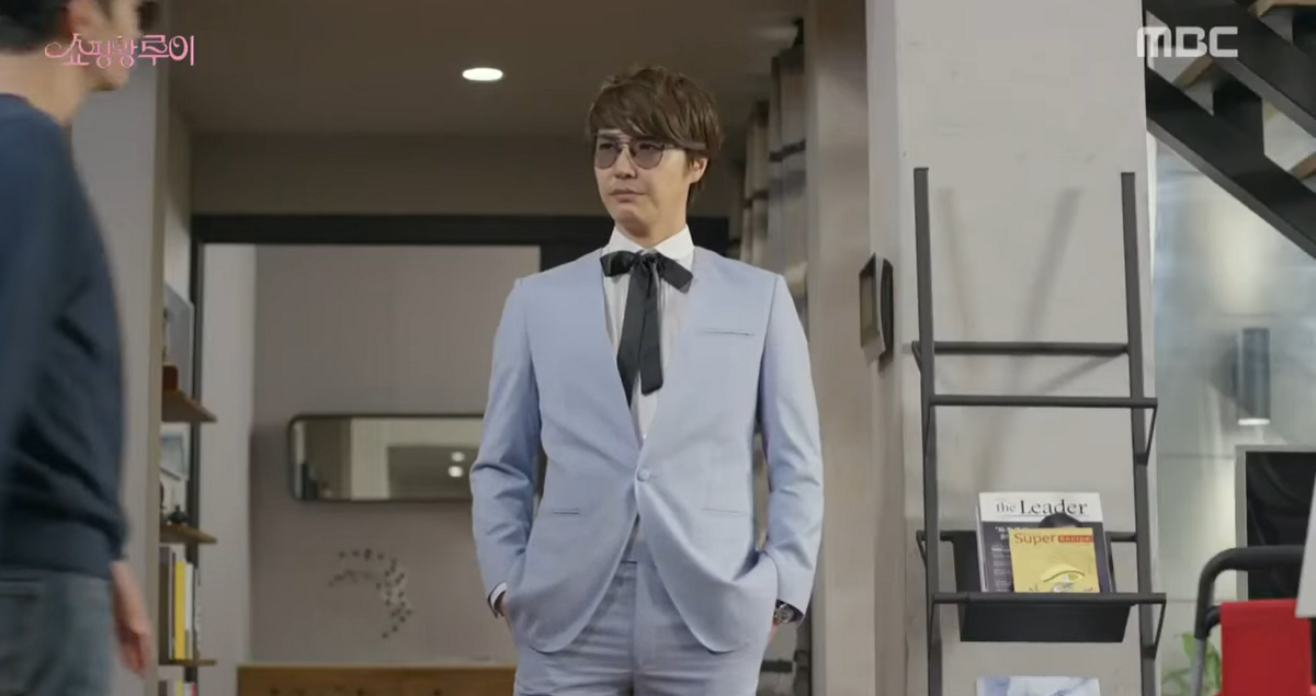 Кадр из дорамы " Король шопинга Луи"