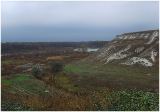                                            Крутой правый берег Дона и меловые горы.