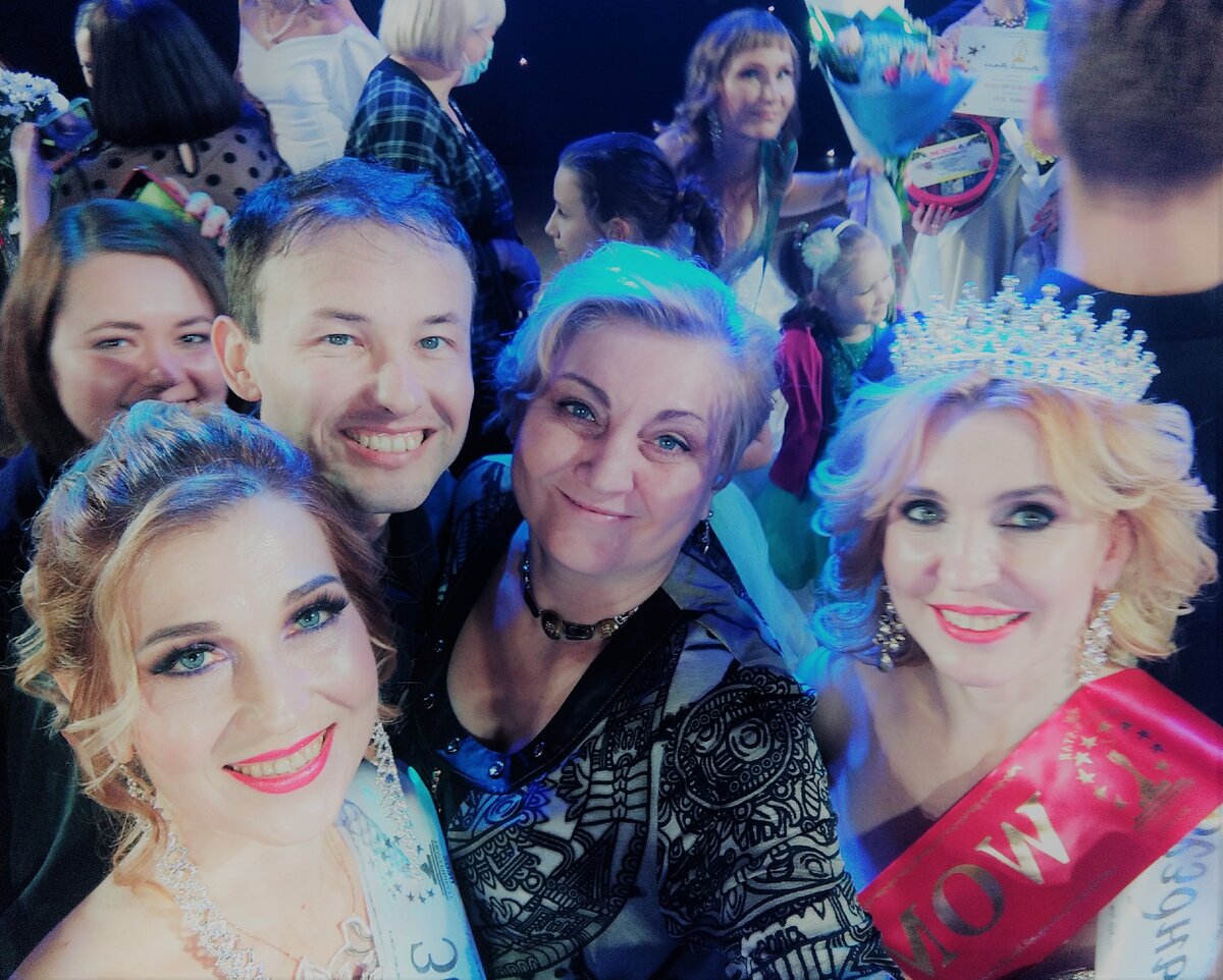 Фото из личного архива, конкурс  "Woman Star" Слева направо: Ольга Сычёва, Иван Правдин, Лена Гранд, Надежда Колесникова.