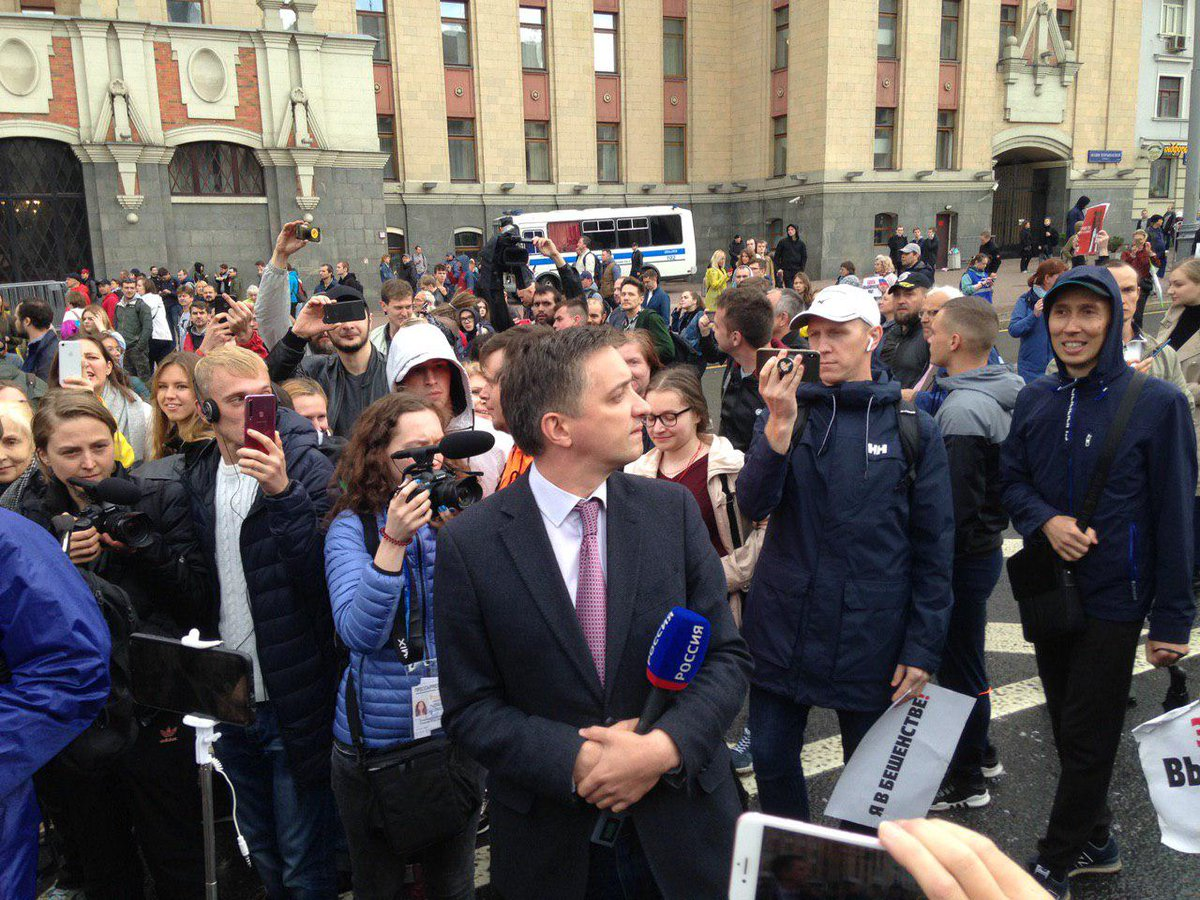 Журналисты на митинге. Митинг Москва журналист. Репортеры России.