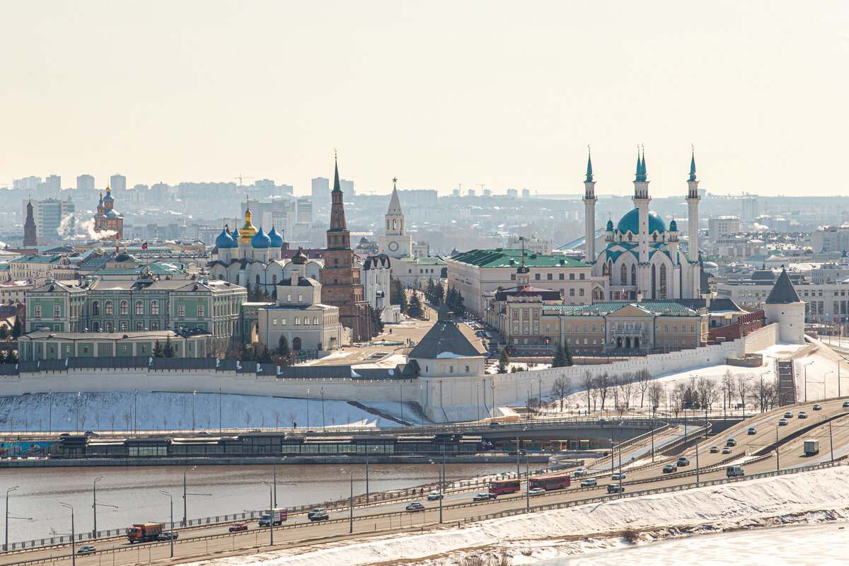 Казань в феврале. Москва Казань города. Казань или Москва. Казань фото города 2022 летом. Город Казань широкая.