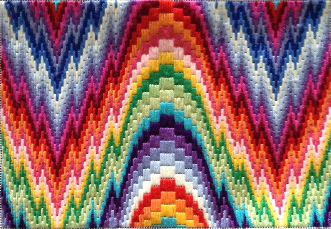 Вышивка барджелло схемы. Флорентийская вышивка техника Барджелло. Венгерская вышивка Барджелло. Барджелло зигзаг. Венецианская вышивка Барджелло.