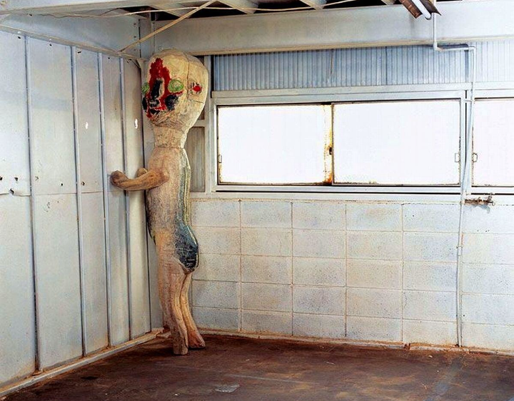 Доктор, курировавший проект, так отвечал на предложения моргать по очереди: «Много таких было, до сих пор перед глазами как живые»