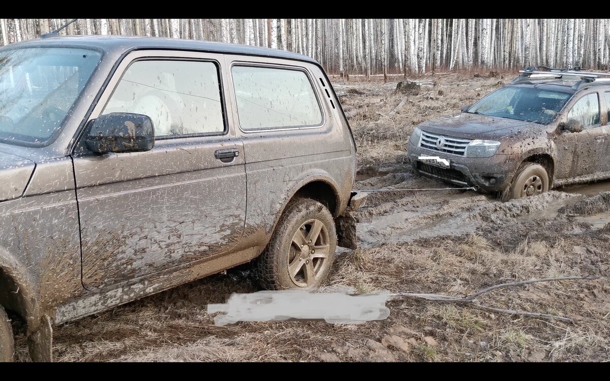 Друг купил полноприводный кроссовер Рено Дастер и поверил, что у него внедорожник, я взял Ниву и мы поехали в грязь