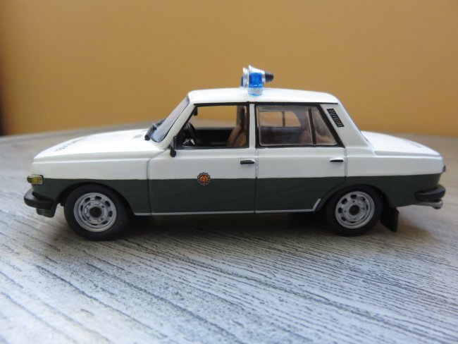 Игрушка чаще была полицейским автомобилем
