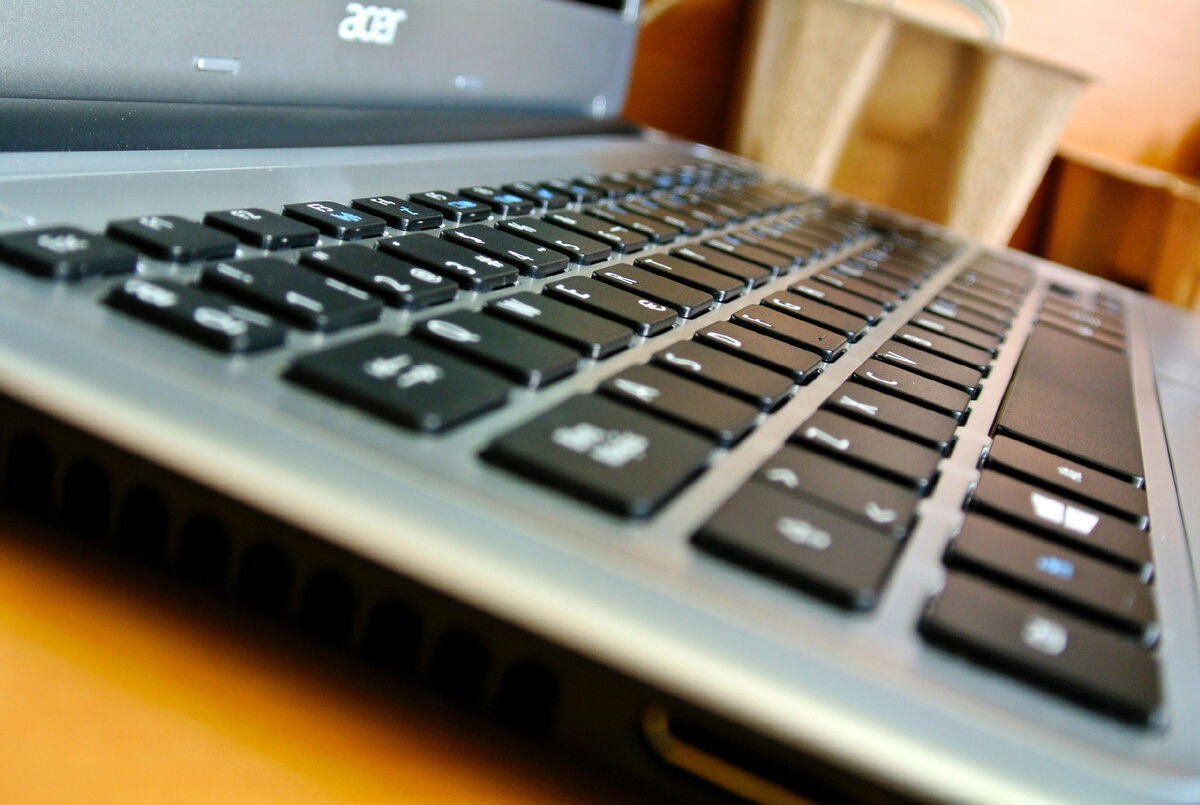 Почему ноутбук Acer не заряжается?
