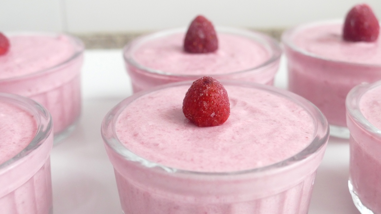Десерт Клубничные облака с желатином рецепт с фото пошагово - 1000.menu