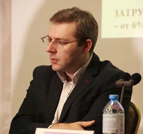 Илья Гращенков на экспертном хакатоне "Акцентов" 