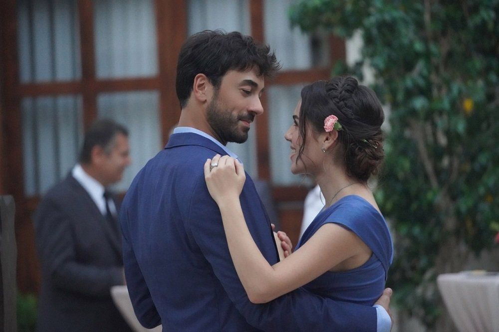 Ранение птица турецкие. Раненое сердце турецкий. Раненое турецкий. Ягмур танрысевсин айше. Раненое турецкий.