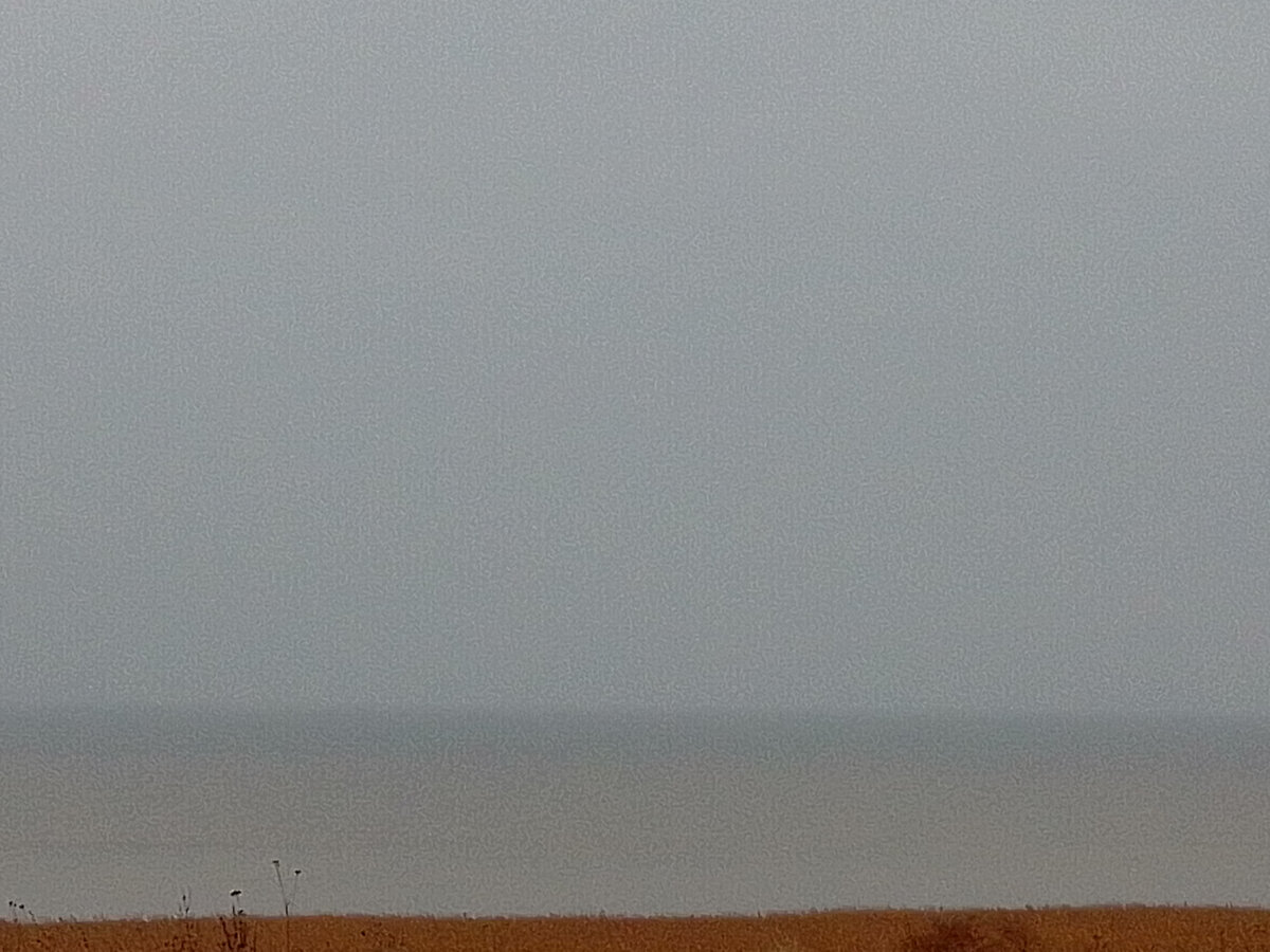 А вот пасмурный Таганрогский залив похож на Финский. Фото свежак, моё!)