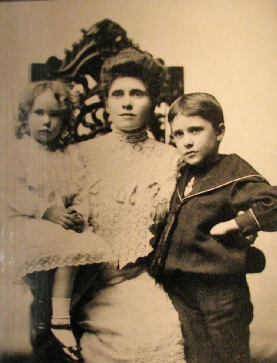 Мария Изабелла Митчел с маленькой Пегги и сыном