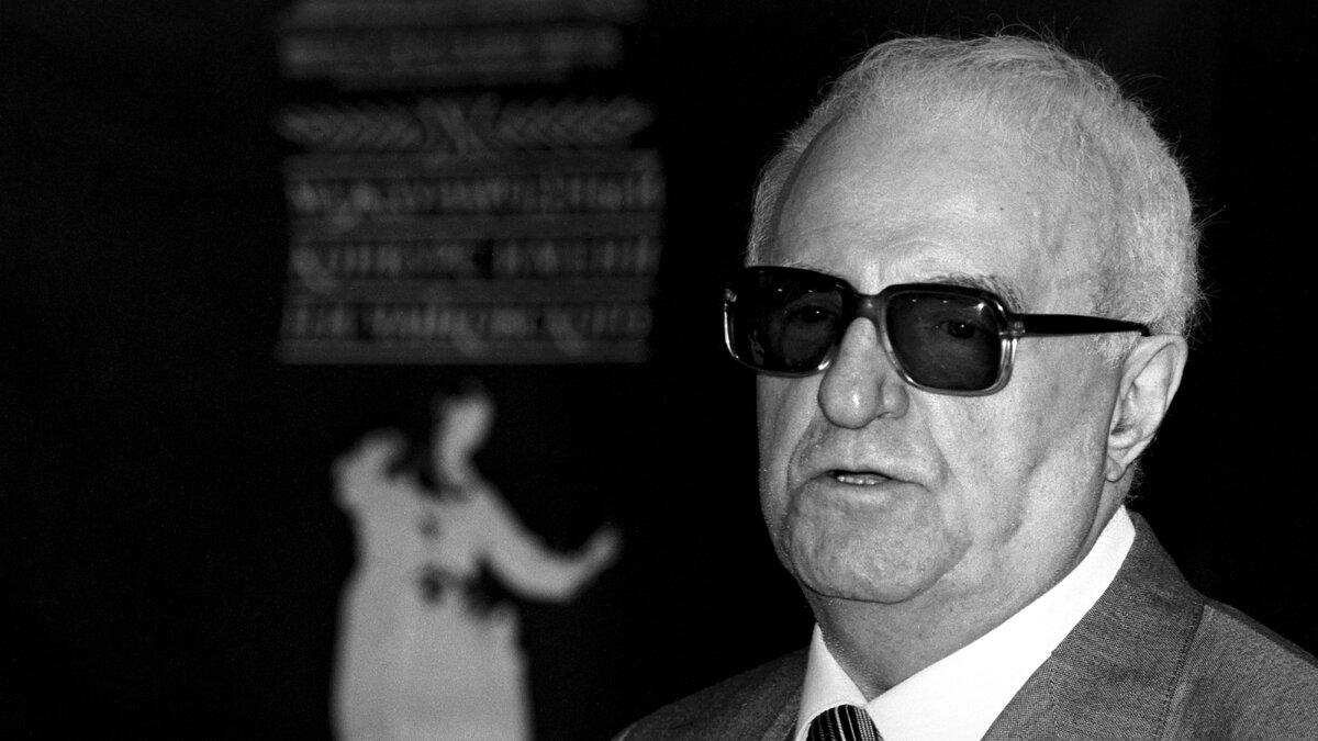 КОМПОЗИТОР И ПИАНИСТ ГЕОРГИЙ СВИРИДОВ. МОСКВА, 1994 ГОД. ФОТОГРАФИЯ: ВАЛЕНТИН КУЗЬМИН / ИТАР-ТАСС