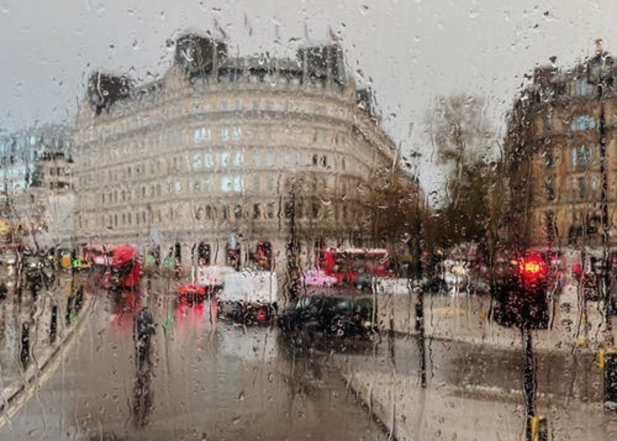 Дождливый город за стеклом... 