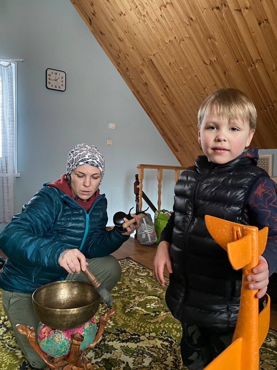 В гостях у сказки) большая "поющая" чаша. 