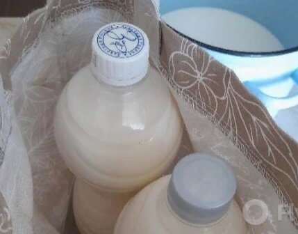 Молоко деревенское - привозят в соседний двор.