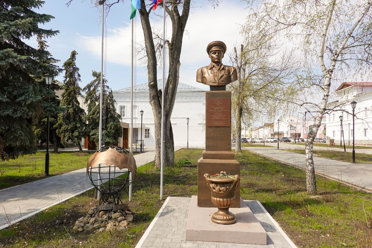 Памятник герою Советского Союза Василию Маргелову