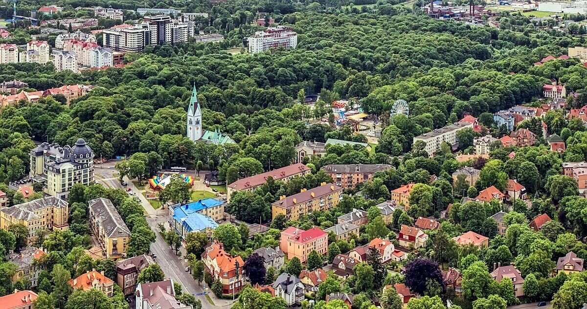 Центр г калининграда. Центральный парк Калининграда. Парк Луизенваль Калининград. ЦПКИО Калининград.