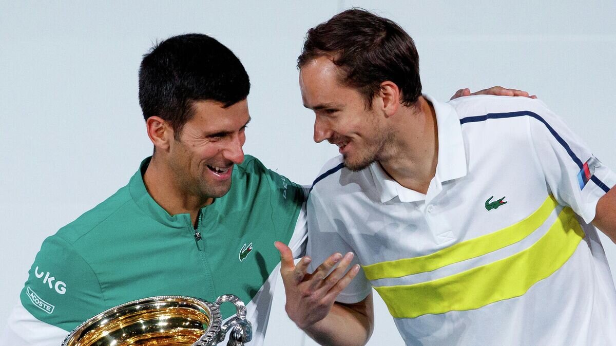    Новак Джокович (слева) и Даниил Медведев© РИА Новости / Mark Peterson/Tennis Australia