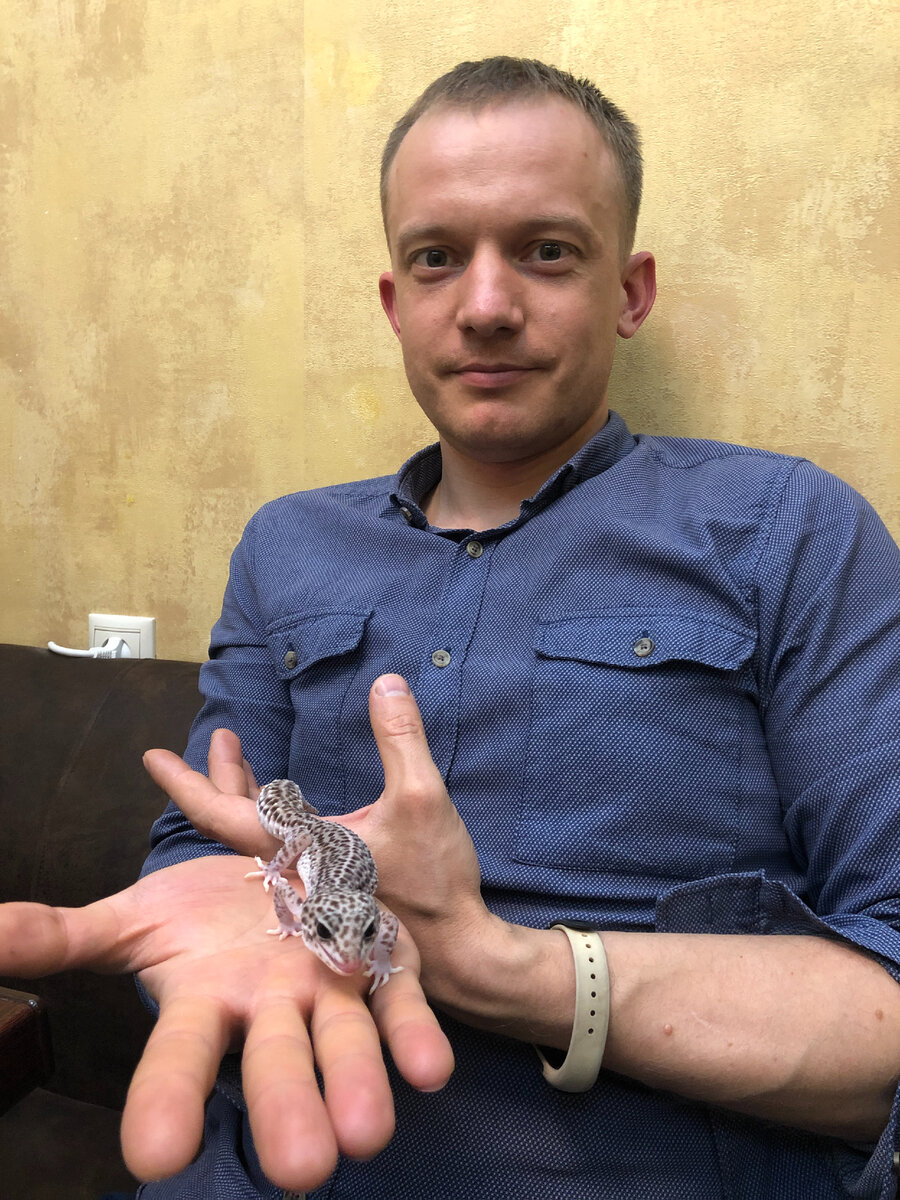 Эви спокойная, но как все ящерицы очень упёртая: если ей куда-то надо - то надо!