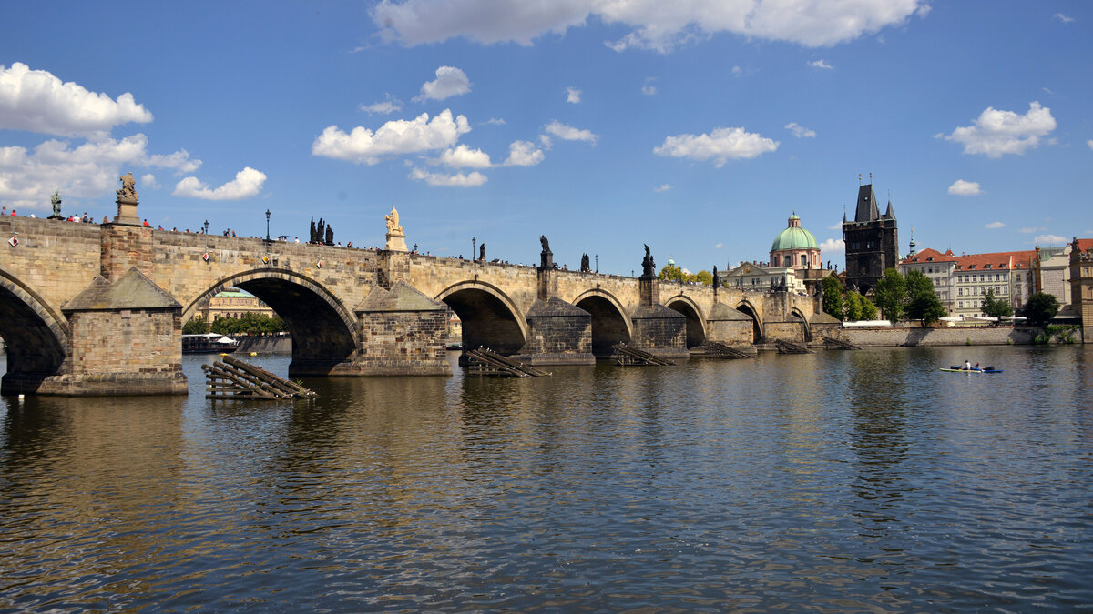 Карлов мост. Вид с левого берега Влтавы