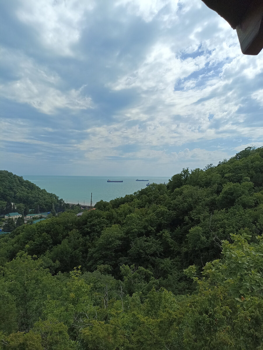 Горы и море