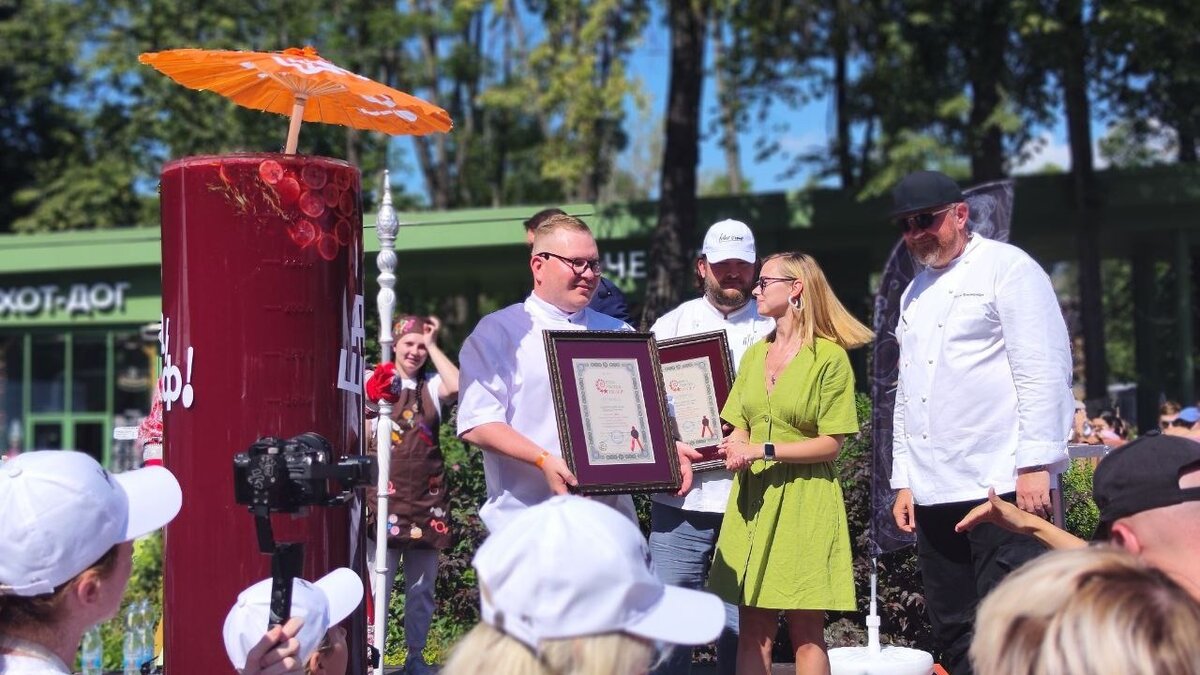     Рекорд по приготовлению самого большого лимонада в России установили в Нижнем Новгороде. Об этом передает корреспондент NewsNN.