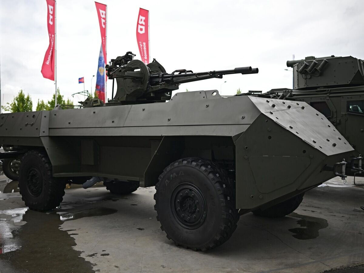    Беспилотный бронеавтомобиль "Зубило" на Международном военно-техническом форуме "АРМИЯ-2023" в Конгрессно-выставочном центре "Патриот"© РИА Новости / Алексей Майшев