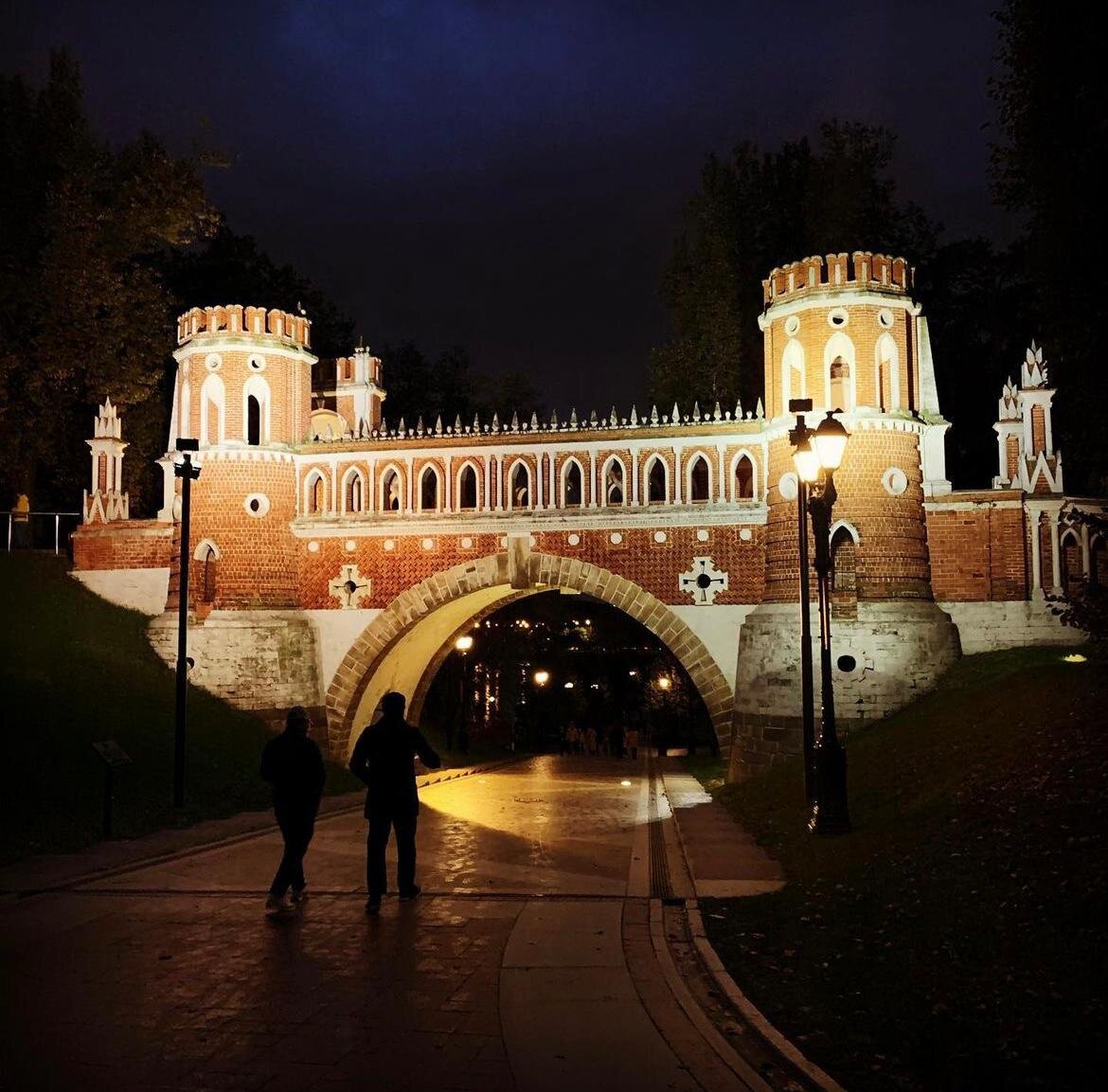 Большой мост (готический мост) в Музее-заповеднике Царицыно © "Покажу Москву"