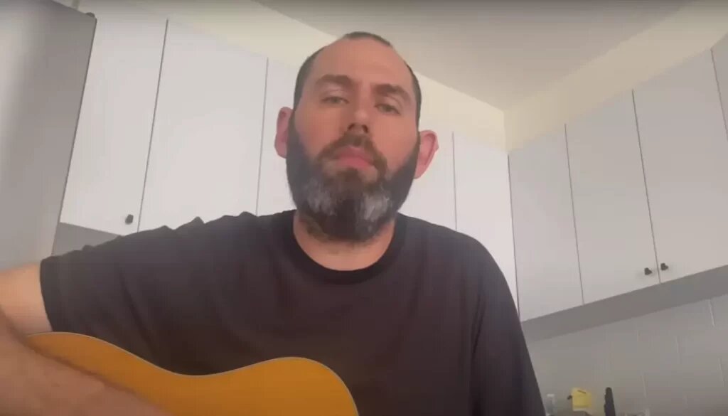 Скриншот из видео на YouTube-канале "Слепаков" / Семен Слепаков сейчас