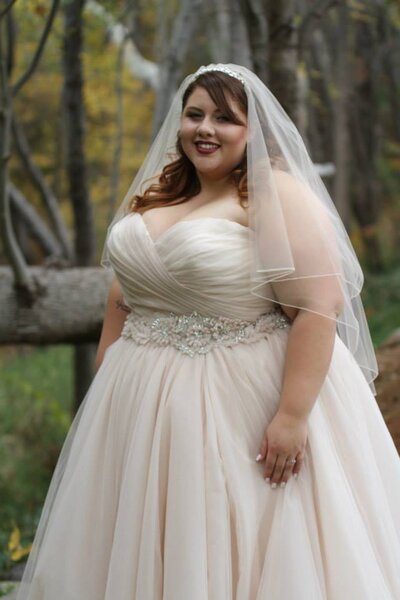 Выбираем идеальное свадебное платье для невест с пышной фигурой