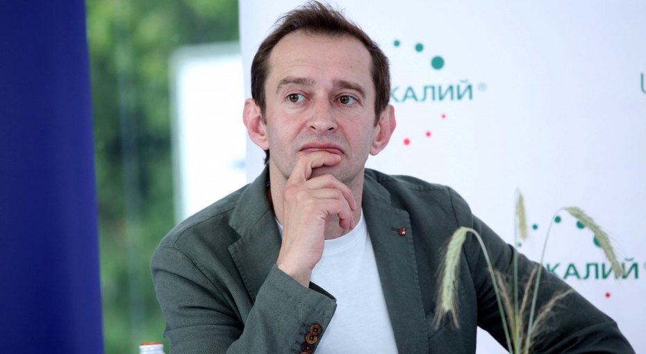 Источник: https://www.goodhouse.ru/stars/zvezdnye-istorii/den-rozhdeniya-konstantina-habenskogo-10-interesnyh-faktov-ob-aktere/