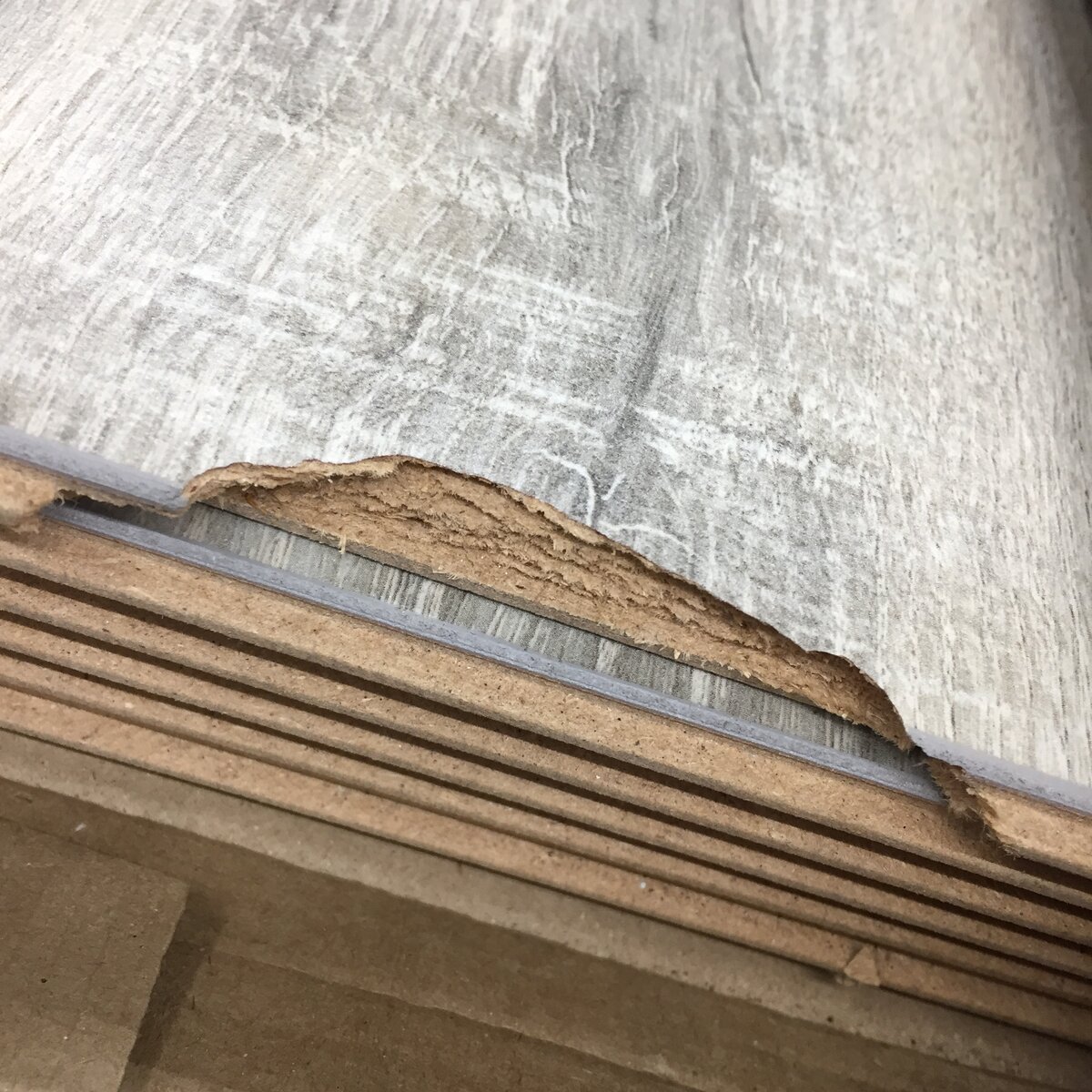 Ламинат из строительного гипермаркета с низкими ценами