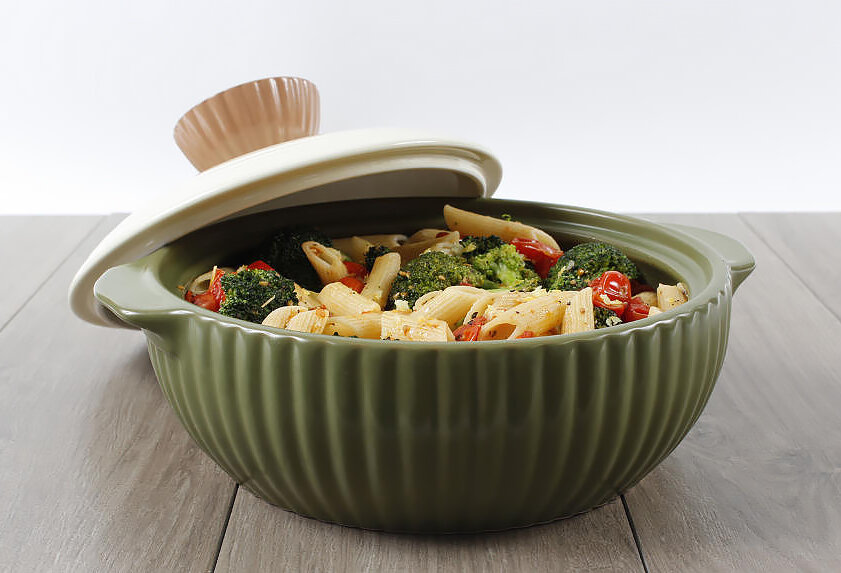 Еда в чугунной посуде. Можно ли готовить в керамической посуде. Тажин керамический emile henry. Можно ли готовить в керамической посуде. Керамическая кастрюля frybest.