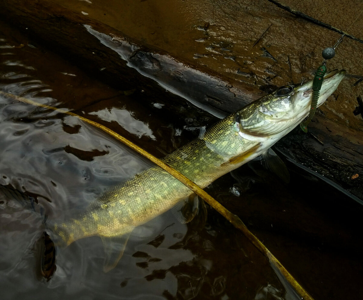 А тут уже крюк с большим ухом.