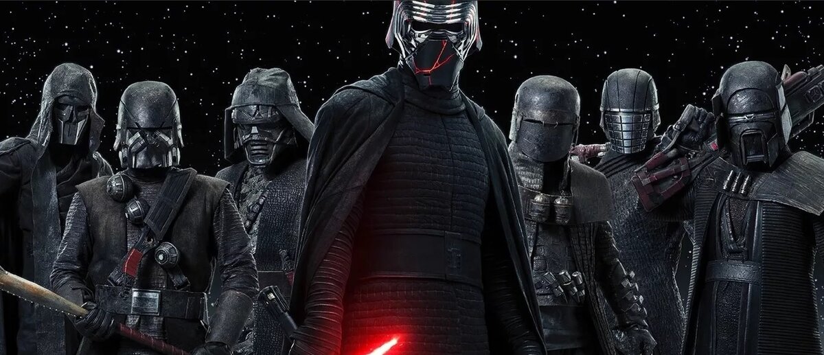 Рыцари Рен-Носят шлем, так как являются тайным орденом элитных воинов, чувствительных к Силе. Наиболее предрасположенным к Силе был их предводитель-Кайло Рен/Бен Соло.Что касается самого Кайло, шлем был создан для того, чтобы скрыть его происхождение когда он перешел на Темную сторону Силы.(Ну и несомненно это дань и подражание своему деду-Дарту Вейдеру)