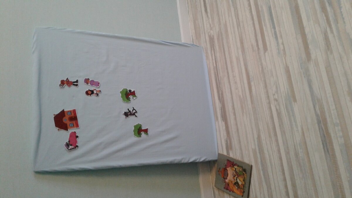 На фото ткань немного помята, но это первый день после изготовления. Потом всё расправляется. 