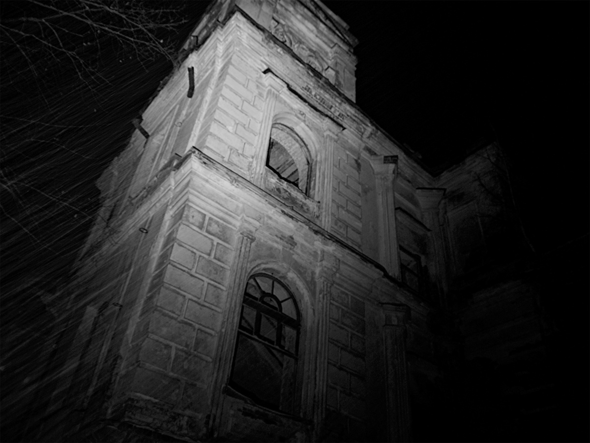 Ночью все выглядит как в фильмах ужасов