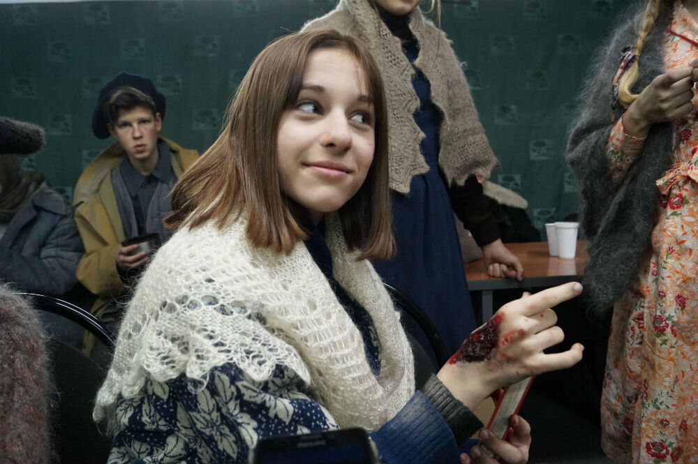 Не пугайтесь - на руке у девочки грим. При создании фотографии ни один ребенок не пострадал