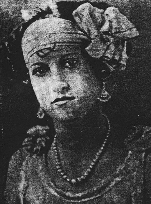 Вера Ренци
Вера родилась в 1903 году в богатой семье, происходившей из венгерского дворянства, но ни деньги, ни благородное происхождение, кажется, не оставили никакого следа на характере этой барышни. Вера росла совершенно неуправляемым ребенком и уже в пятнадцатилетнем возрасте сбежала из дома. Дружить Вера предпочитала с мужчинами, выбирала тех, кто намного старше нее. Замуж она тоже вышла за человека в возрасте.

Это был богатый делец из Бухареста, от него Вера родила сына Лоренсо. Вскоре после рождения ребенка Вера начала подозревать, что муж ей изменяет, и решила отомстить. Она подсыпала мужу в вино мышьяк. Избавившись от тела, Вера сообщила близким, что муж бросил ее и сына и ушел к другой женщине. Через год она объявила, что до нее дошли слухи о смерти неверного мужа в автокатастрофе. Вскоре она вновь вышла замуж.

Вторым супругом  стал ее ровесник, но и этот брак не сложился: Вера вновь начала изводить мужа ревностью , супруги часто ссорились. Вскоре исчез и второй муж — по словам Веры, и он тоже предпочел ей другую. Через год она якобы получила от него письмо, в котором он сообщал, что расстается с ней навсегда и не вернется домой. На самом деле тело «неверного мужа» уже год лежало в гробу в винном подвале.
Больше Вера не выходила замуж, но у нее были отношения с разными мужчинами, в том числе женатыми. Все ее любовники пропадали без вести — кто-то через год после начала романа, а кто-то буквально в первые дни. Считается, что череду убийств остановила обманутая жена одного из любовников Веры: якобы женщина решила проследить за неверным мужем и узнала, кого он посещает, а когда мужчина пропал — вызвала полицию. Дом Ренци обыскали, в подвале обнаружили 32 цинковых гроба с телами разной степени разложения. Вера призналась в убийствах и сообщила, что отравила всех этих мужчин мышьяком, потому что они были неверны ей. Также она заявила, что ей нравилось проводить время в подвале