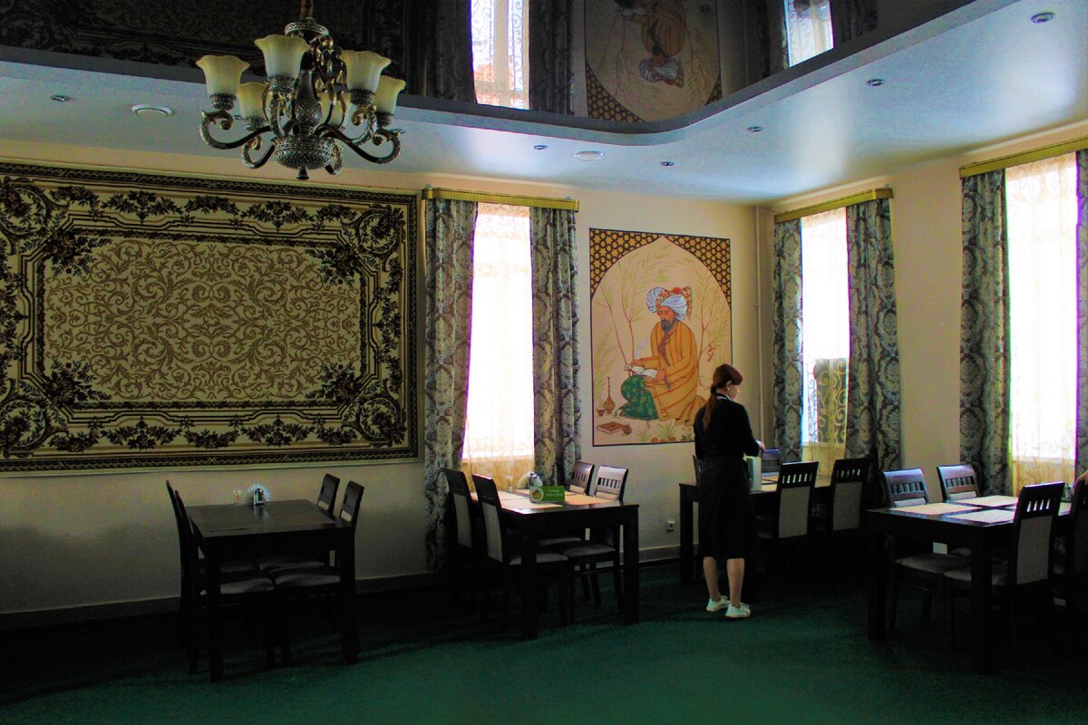 Поели в богатом таджикском кафе Йошкар-Олы, «Ситоре», находится в известном месте города, обзор кафе и наш чек