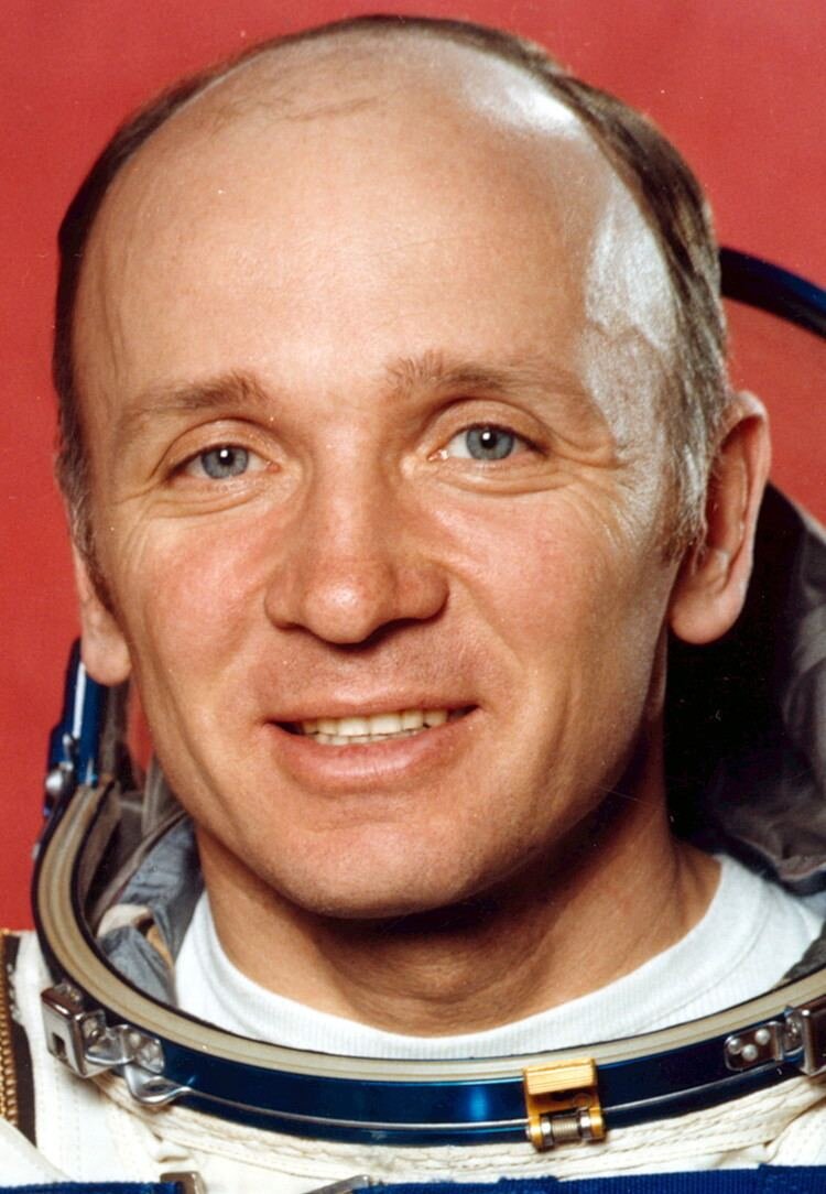 Летчик-космонавт В.В. Лебедев