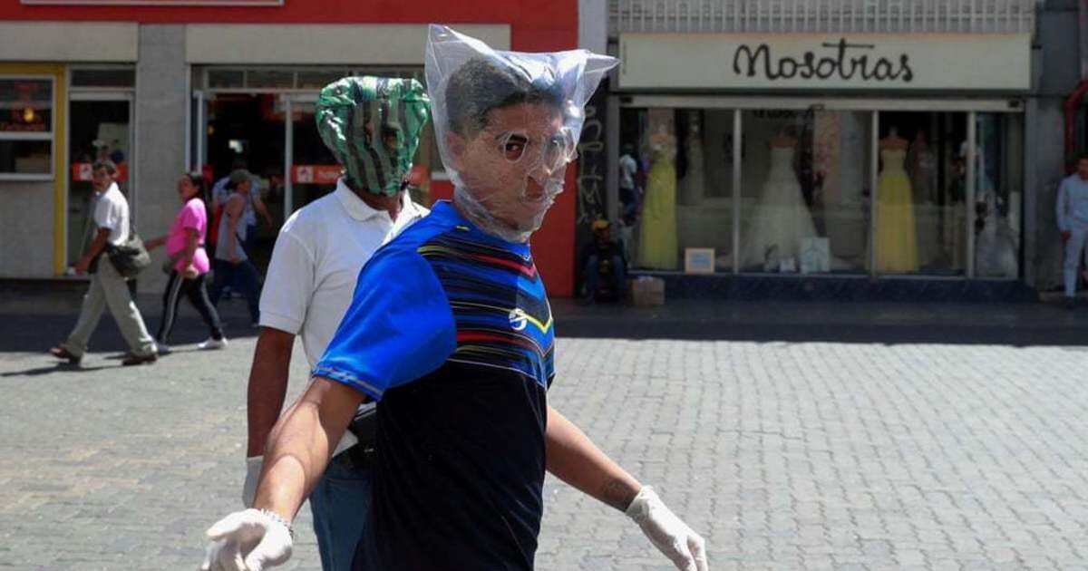 Это фото как нельзя лучше показывает всю нелепость ситуации...