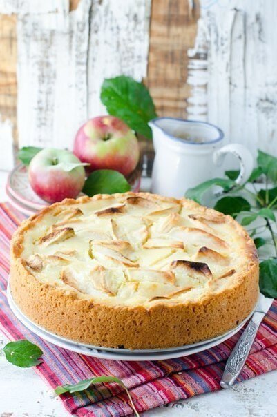 Цветаевский пирог с яблоками и сметанной заливкой