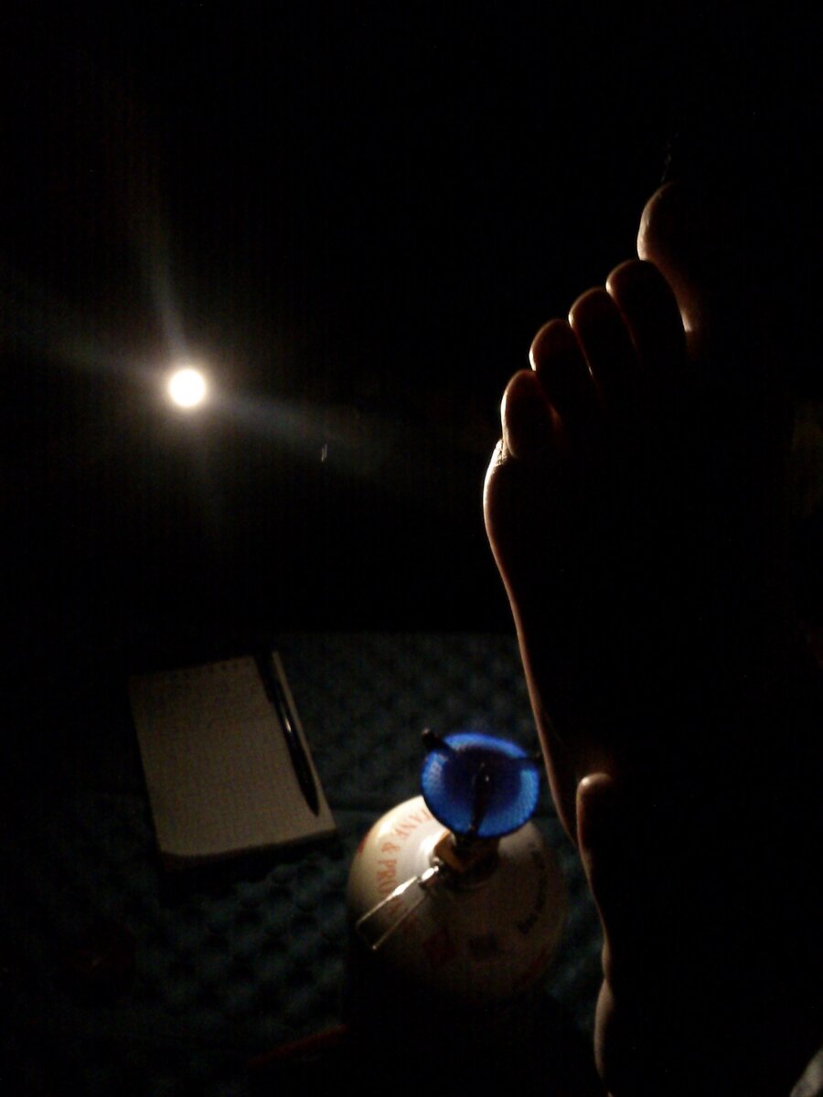 15 октября '17
8-ой день

После того, как проснулись от того, что палатка сильно протекала, и местами под ней были лужи, настолько был сильный и долгий дождь ночью, мы начали собираться. Через некоторое время к нам подходят два грузина, один ни по английски ни по русски не говорил, поэтому его напарник начал нас спрашивать куда мы, откуда, голодны ли мы ( последний вопрос был, наверное оттого что видели как мы присели на дорожку есть каштаны) . 
