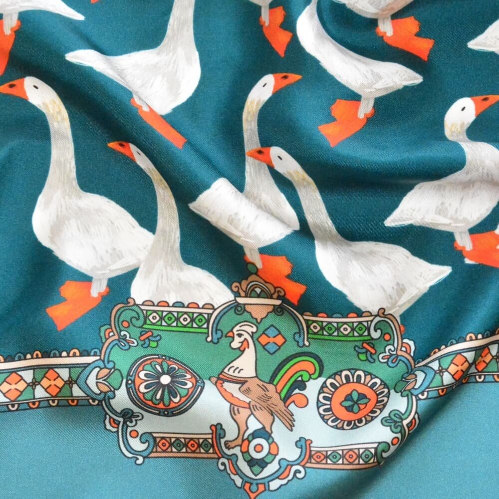 Гуси и орнамент крупным планом
