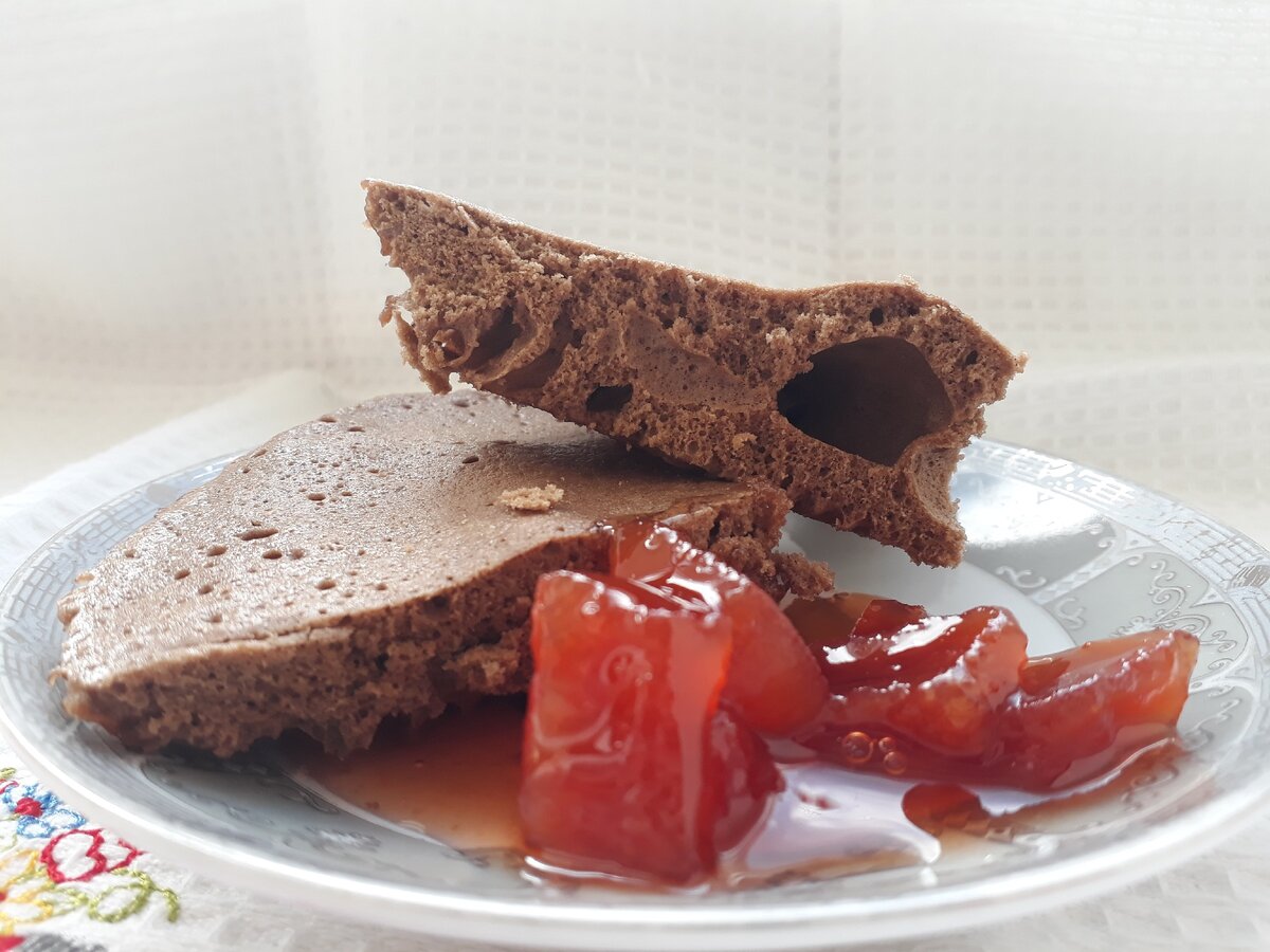 Я сегодня подаю свой кекс с бабушкиным вареньем и "эксклюзивным" чаем с алтайскими травами