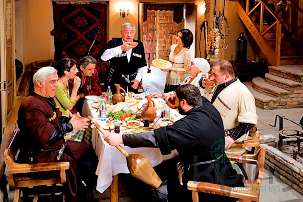 Грузинское застолье ! И как весело поётся за столом у нас :"Дай Бог-дай Бог, чтоб мы пили не в последний раз !"