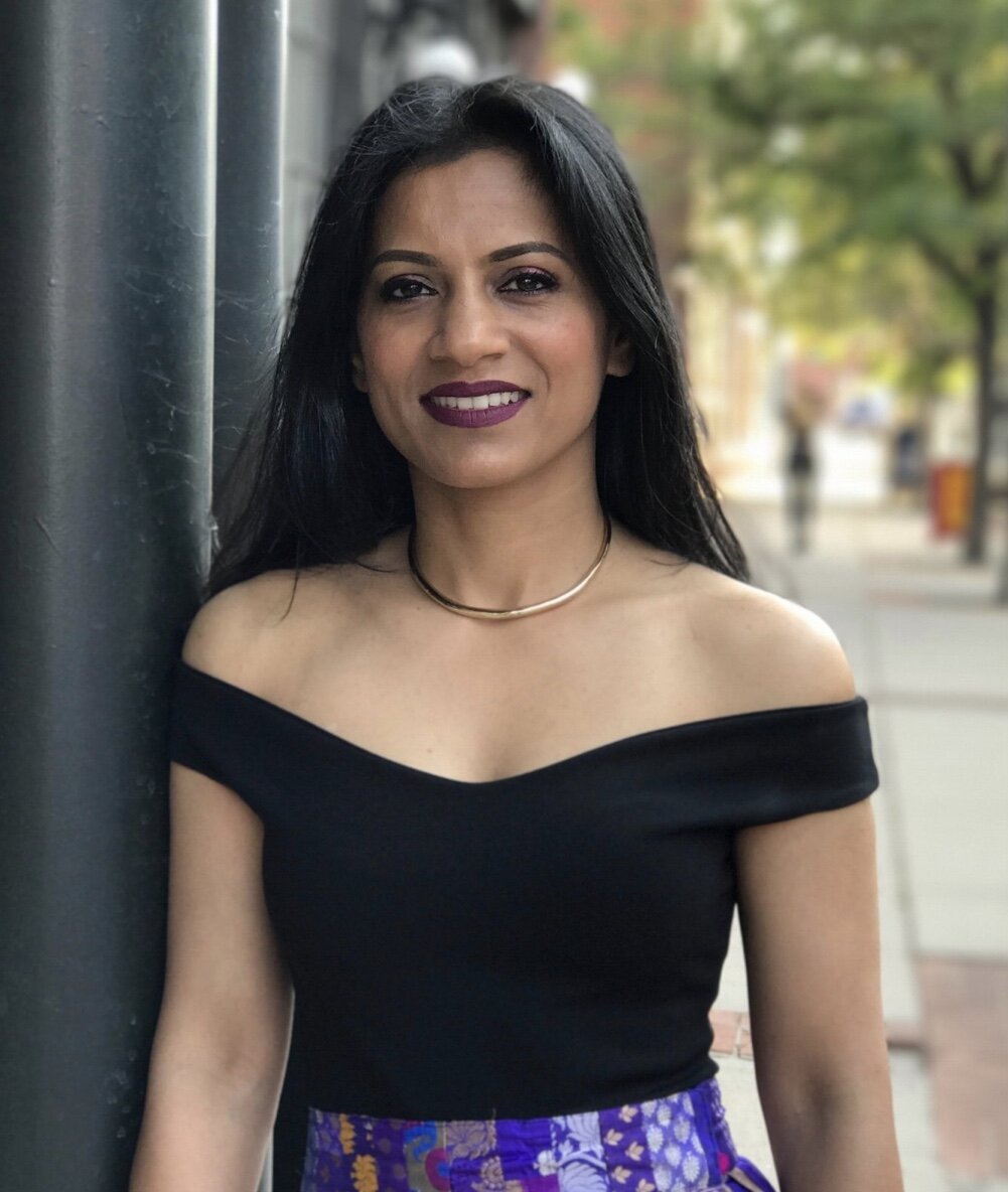 Фотография художницы Сучитры Бхосле